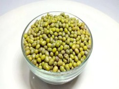Whole green moong dal